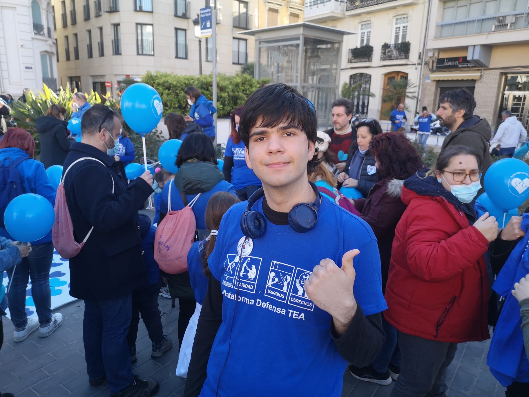 foto_Luismi_,_en_manifestación_del_día_internacional_del_autismo.jpg